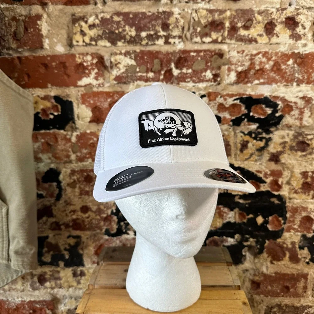 The North Face S/M Fitted Trucker Hat White Alpine Equipment Mountains New